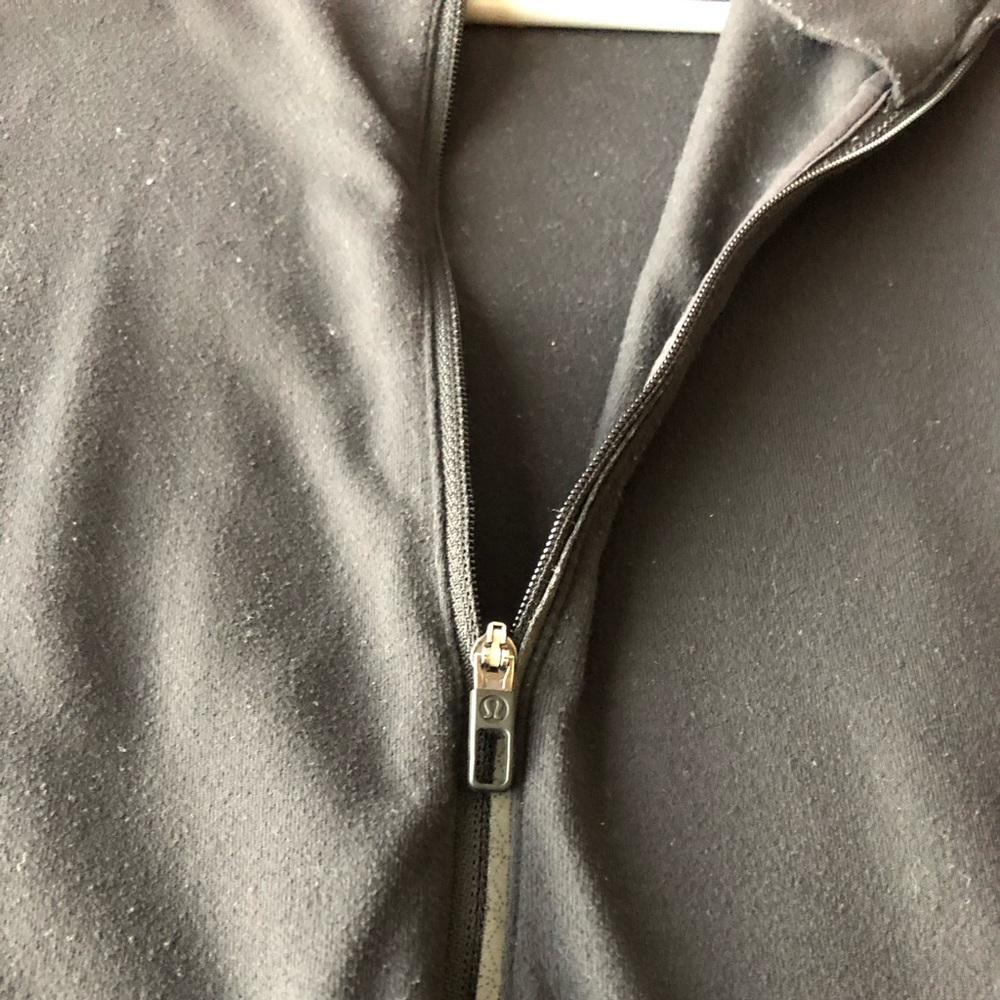 Black lulu lemon pull over